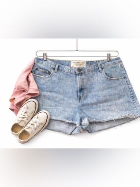 Abercrombie Curve Love Mom Shorts 37 High Rise Plus Size Denim